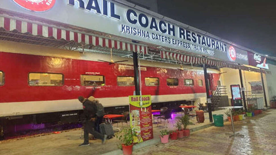 Platform-6 became the base of food lovers, Rail Coach Restaurant made a big bang in Prayagraj, Uttar Pradesh